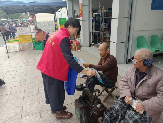 闽侯县洋里乡开展“诚信经营、法治护航”宣传活动